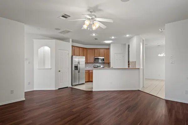 $1,850 | 9201 Brodie Lane, Unit 203, Austin, TX 78748