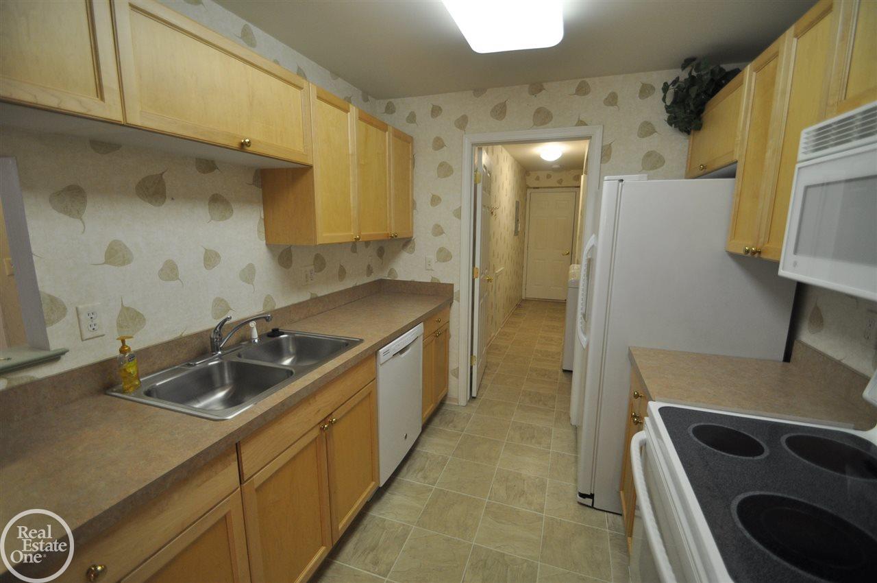 3561 Oakmonte Boulevard Rochester, MI 48306 - Photo 15 of 30 31264234-14.JPG