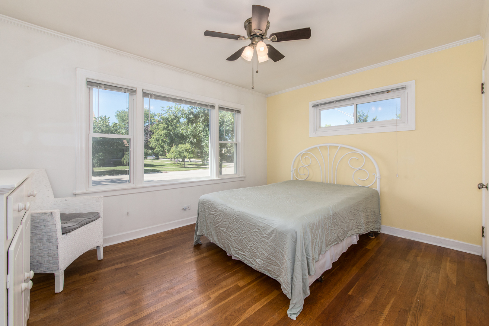 2020 Cherry Street Park Ridge, IL 60068 - Photo 15 of 23 a bedroom with a bed and a window