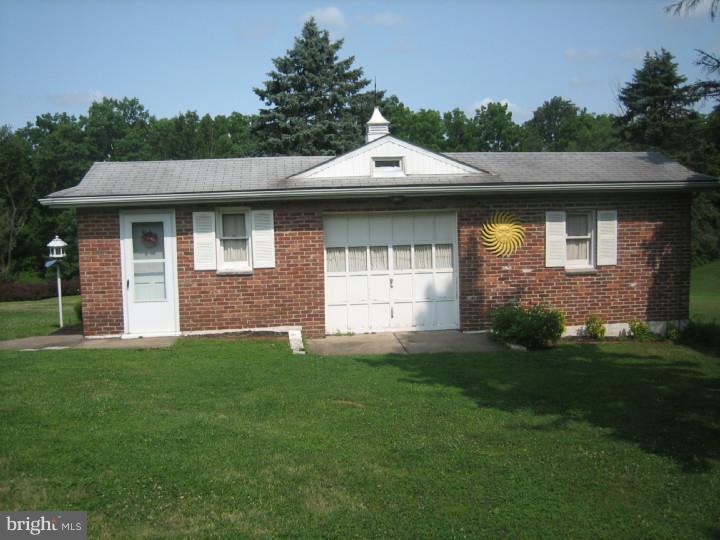 400 Spiece Road Pottstown, PA 19465 - Photo 3 of 19 Garage