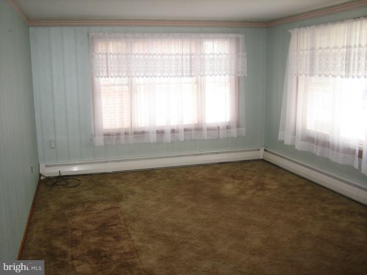 400 Spiece Road Pottstown, PA 19465 - Photo 7 of 19 Living Room