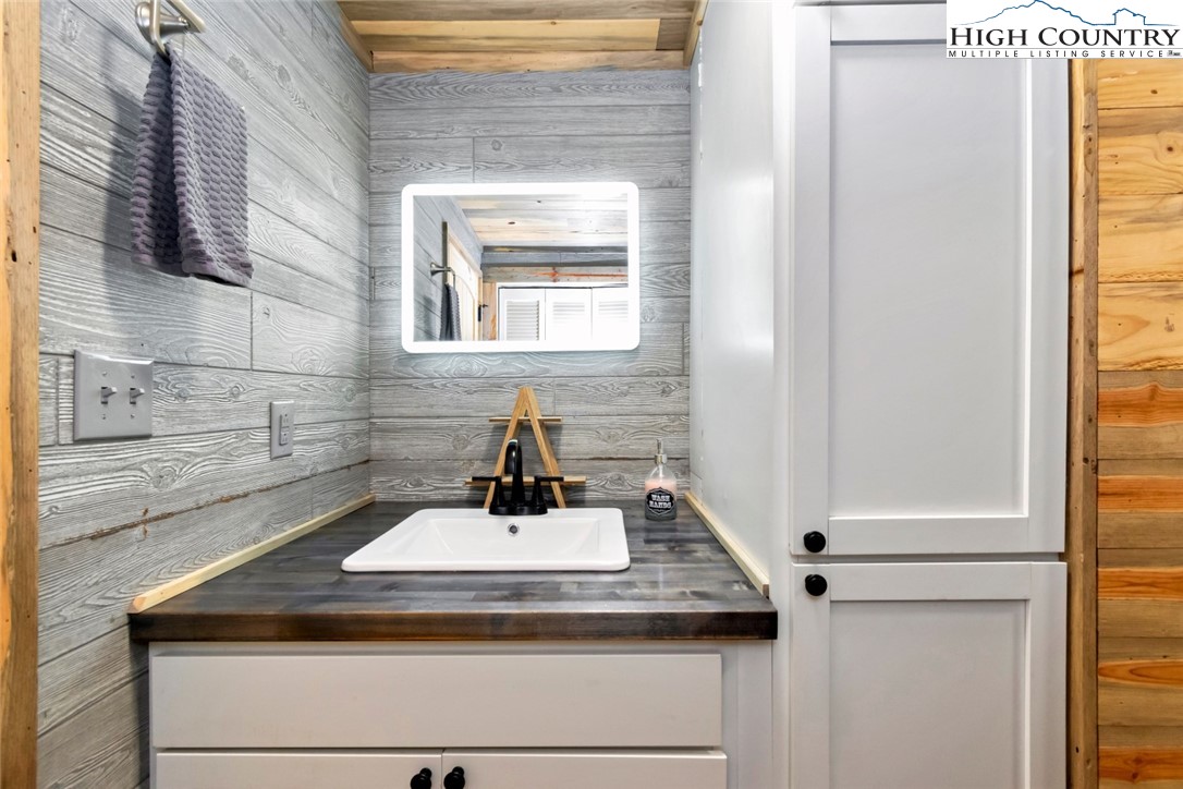 119 Overbrook Trail Beech Mountain, NC 28604 - Photo 23 of 27 a view of a bathroom with a sink