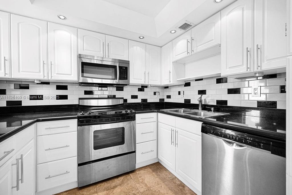 1915 Brickell Avenue, Unit C1213 Miami, FL 33129 - Photo 9 of 50