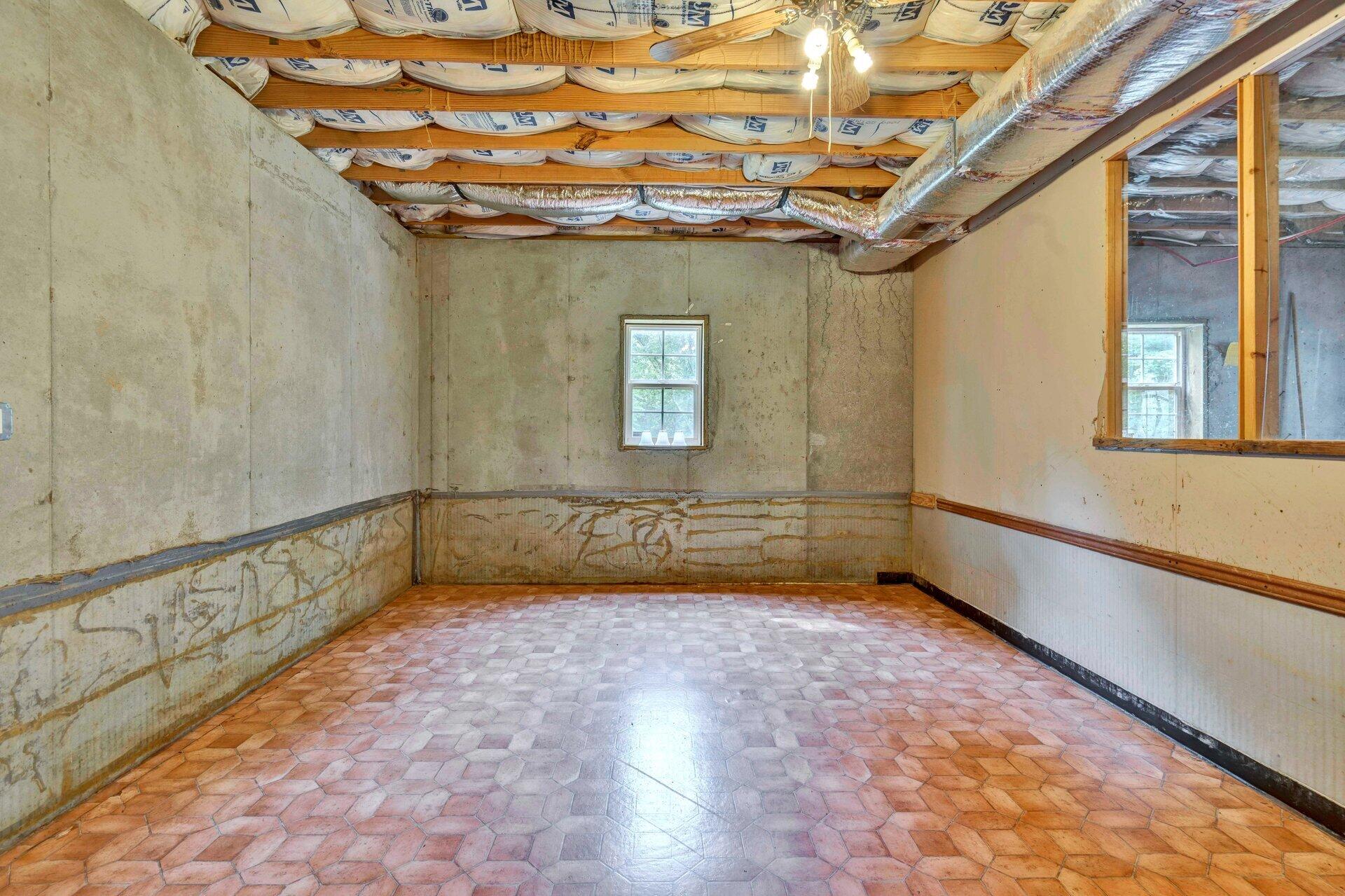 4004 Coopers Cove Road Hardy, VA 24101 - Photo 20 of 32 a view of a room with window