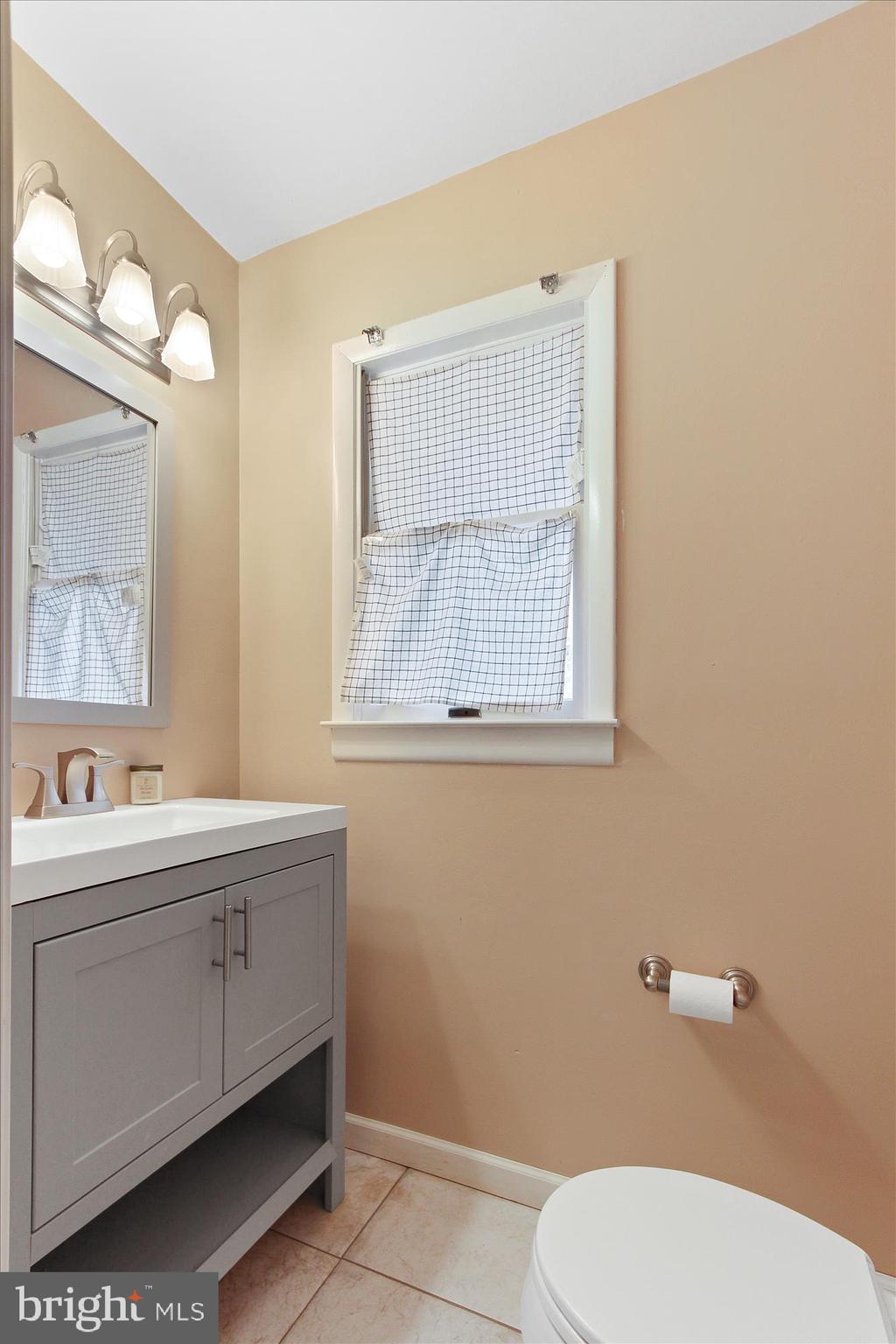 20030 Dutton Road Stewartstown, PA 17363 - Photo 11 of 29 Remodeled 1st floor half bath