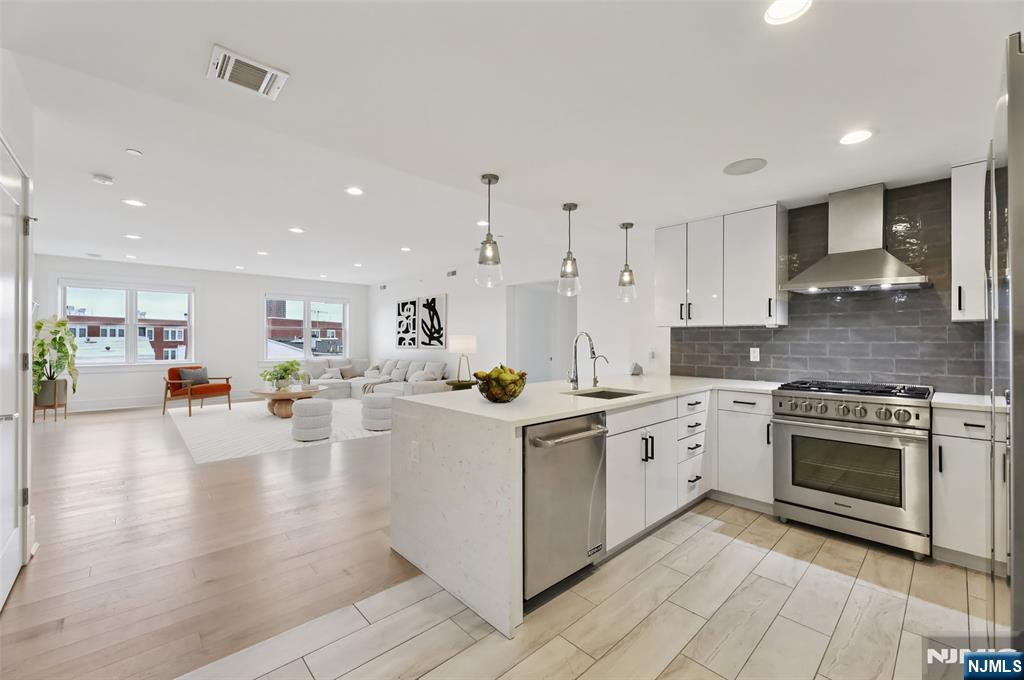 209-211 Hackensack Plank Road, Unit 5B Weehawken, NJ 07086 - Photo 4 of 30