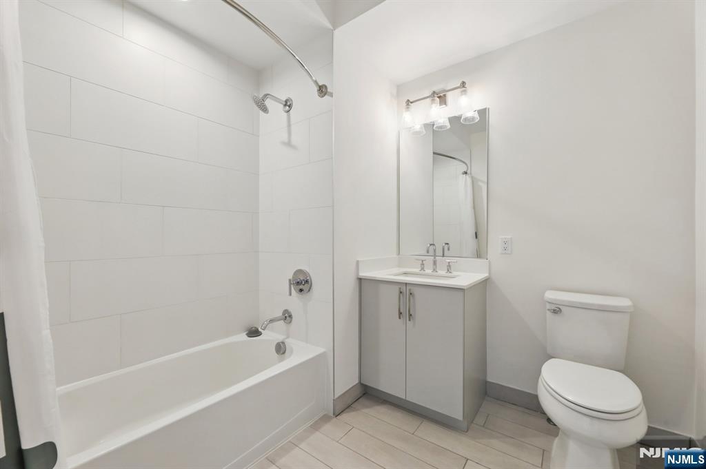 209-211 Hackensack Plank Road, Unit 5B Weehawken, NJ 07086 - Photo 10 of 30 a bathroom with a sink toilet and bathtub