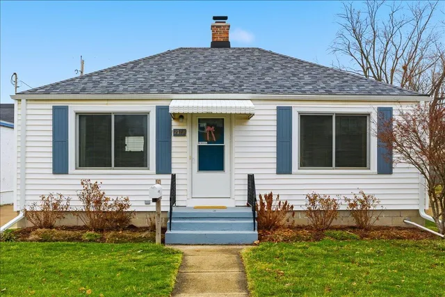 $230,000 | 2122 27th Street, Kenosha, WI 53140