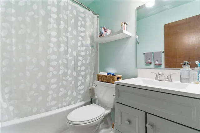 $230,000 | 2122 27th Street, Kenosha, WI 53140