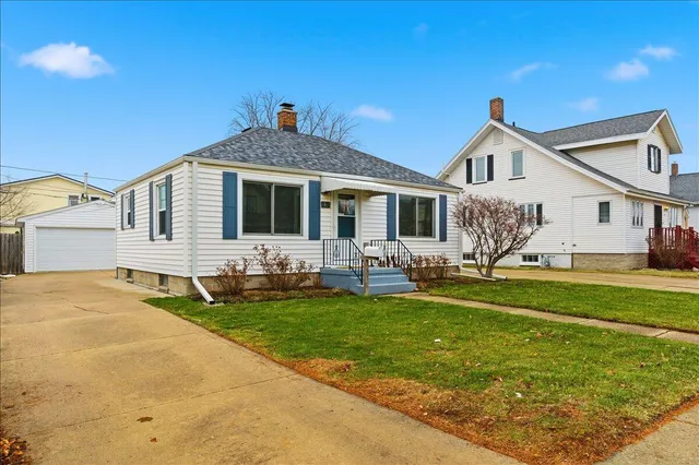 $230,000 | 2122 27th Street, Kenosha, WI 53140