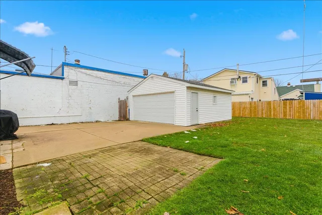 $230,000 | 2122 27th Street, Kenosha, WI 53140