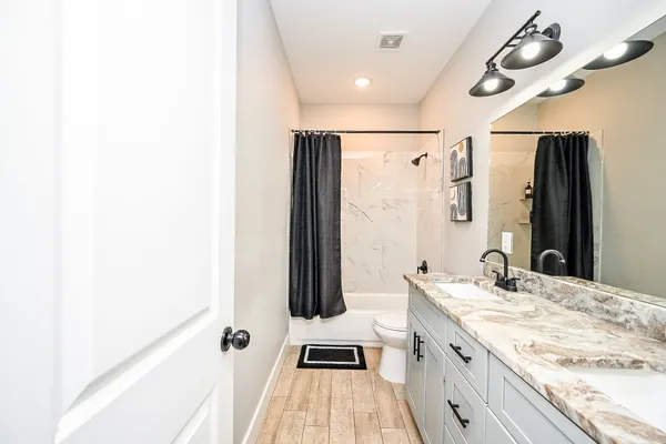 $1,700 | 5007 Briscoe Street, Unit B, Houston, TX 77033