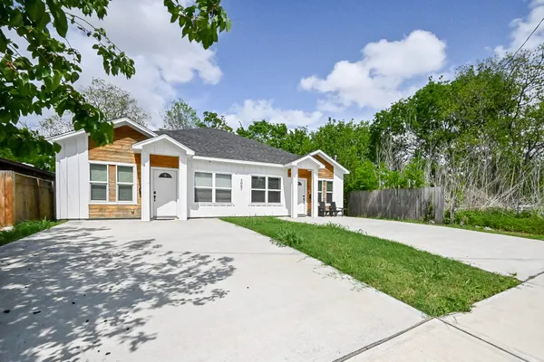 $1,700 | 5007 Briscoe Street, Unit B, Houston, TX 77033