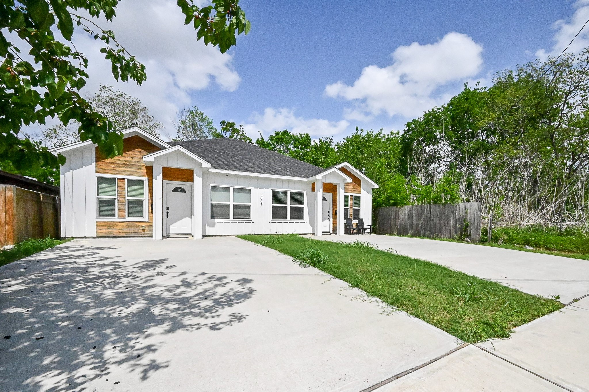 5007 Briscoe Street, Unit B Houston, TX 77033 - Photo 2 of 18 Elongated Driveway for 2 cars on both sides