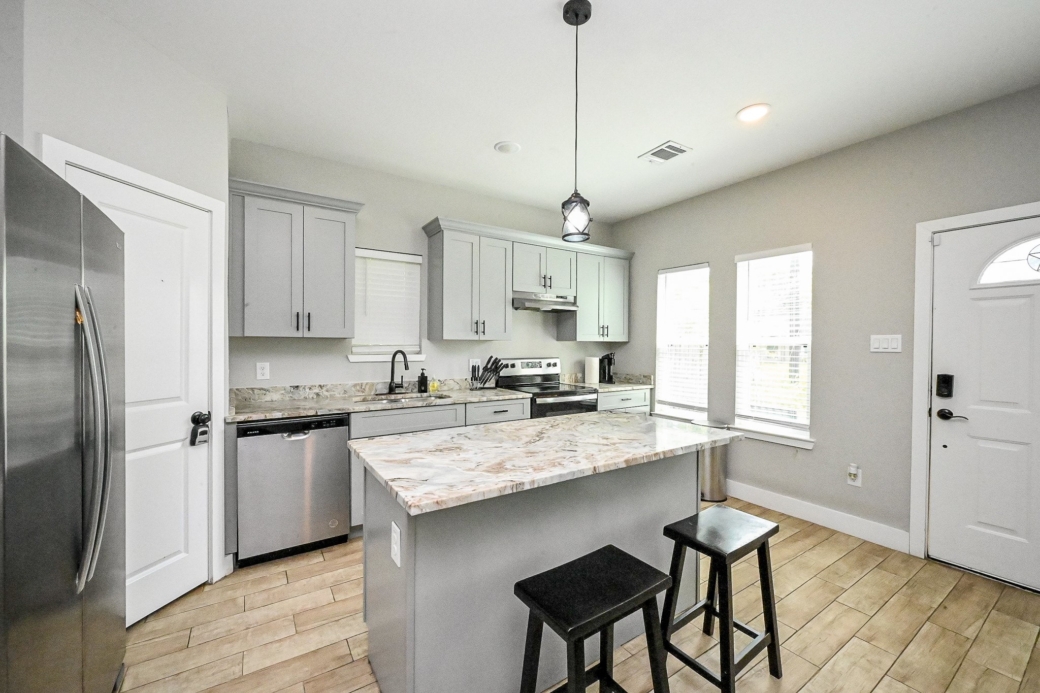 5007 Briscoe Street, Unit B Houston, TX 77033 - Photo 3 of 18 Island Kitchen with Stainless Steel Appliancies