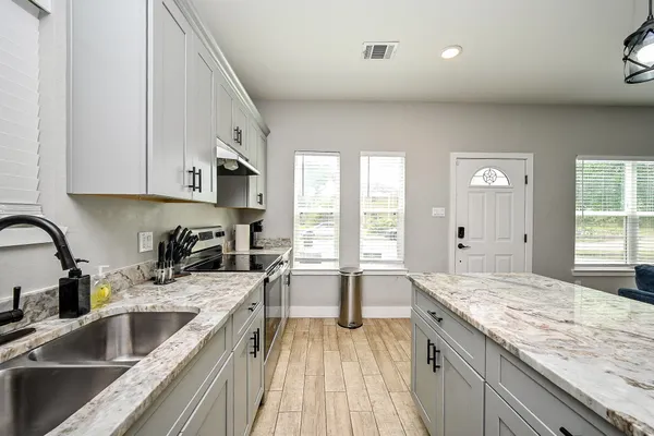 $1,700 | 5007 Briscoe Street, Unit B, Houston, TX 77033