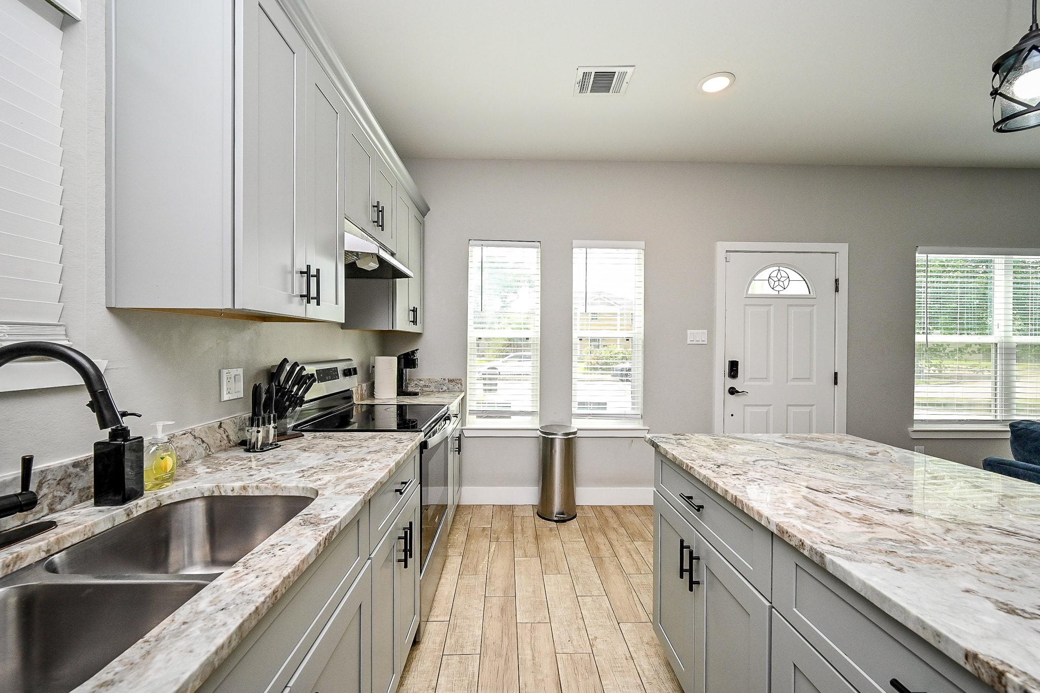 5007 Briscoe Street, Unit B Houston, TX 77033 - Photo 5 of 18 Open Kitchen with sleek black finishes