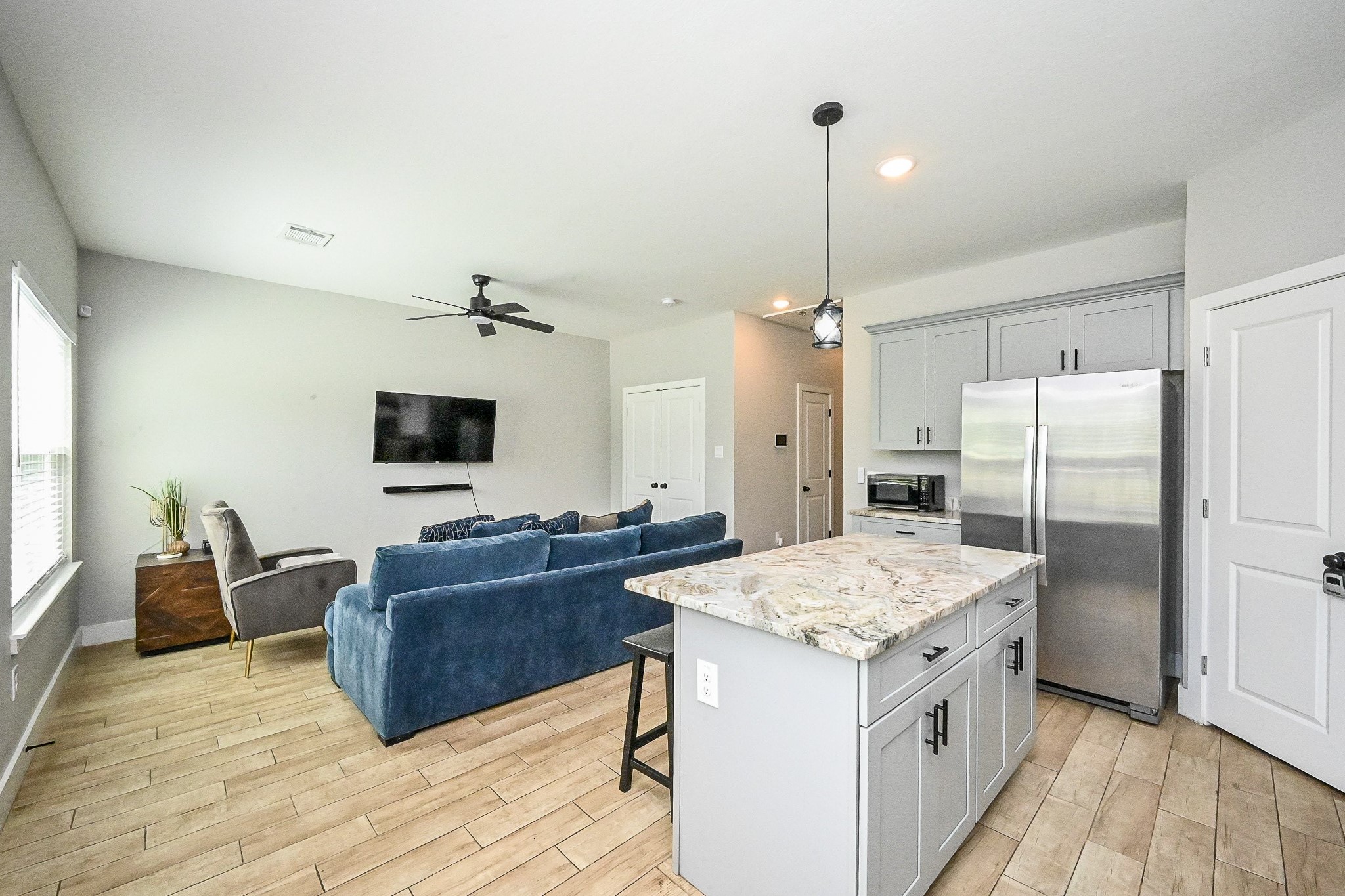 5007 Briscoe Street, Unit B Houston, TX 77033 - Photo 7 of 18 Open Concept to Living Room