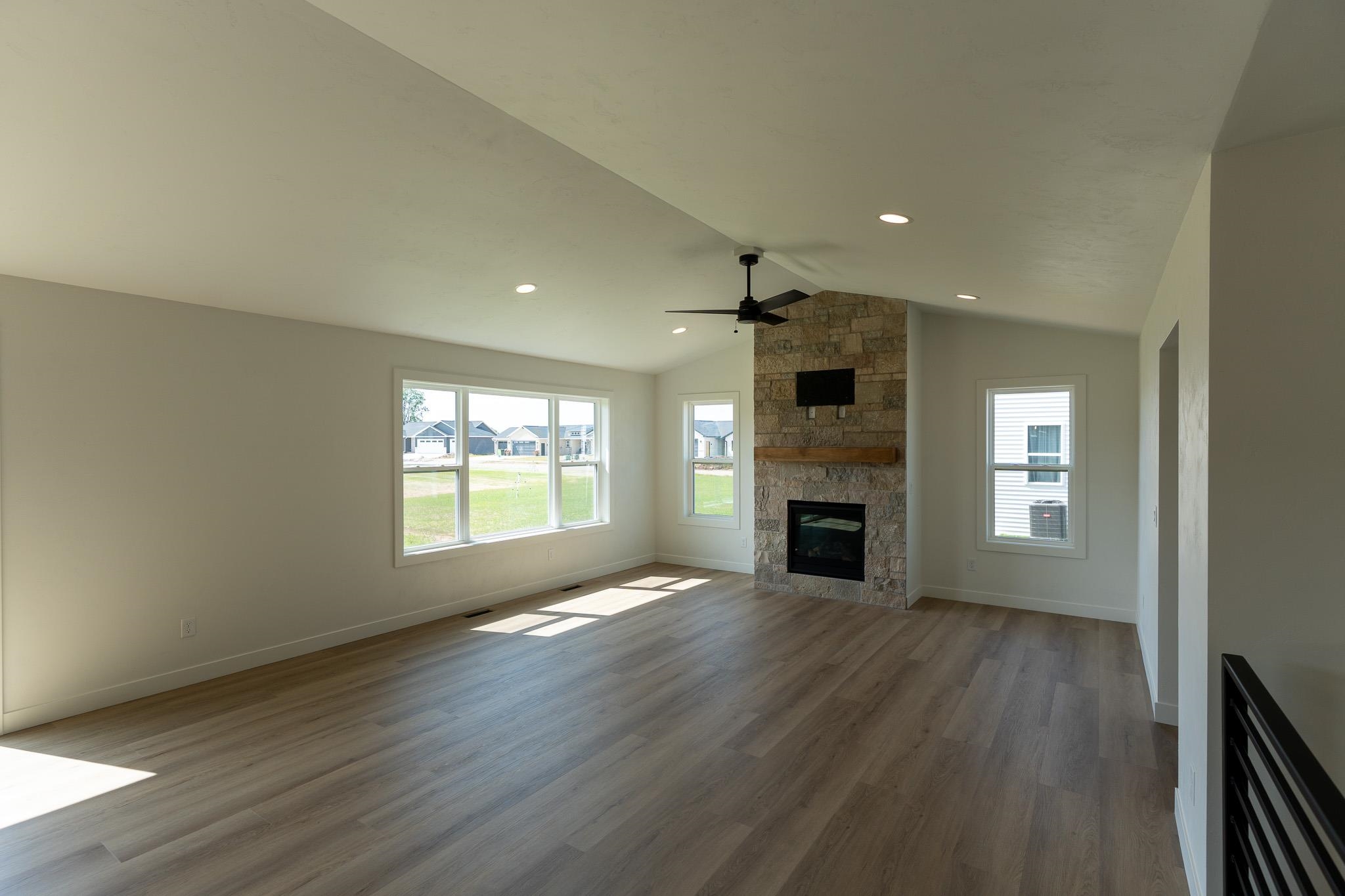 N9271 Anton Court Appleton, WI 54915 - Photo 6 of 31