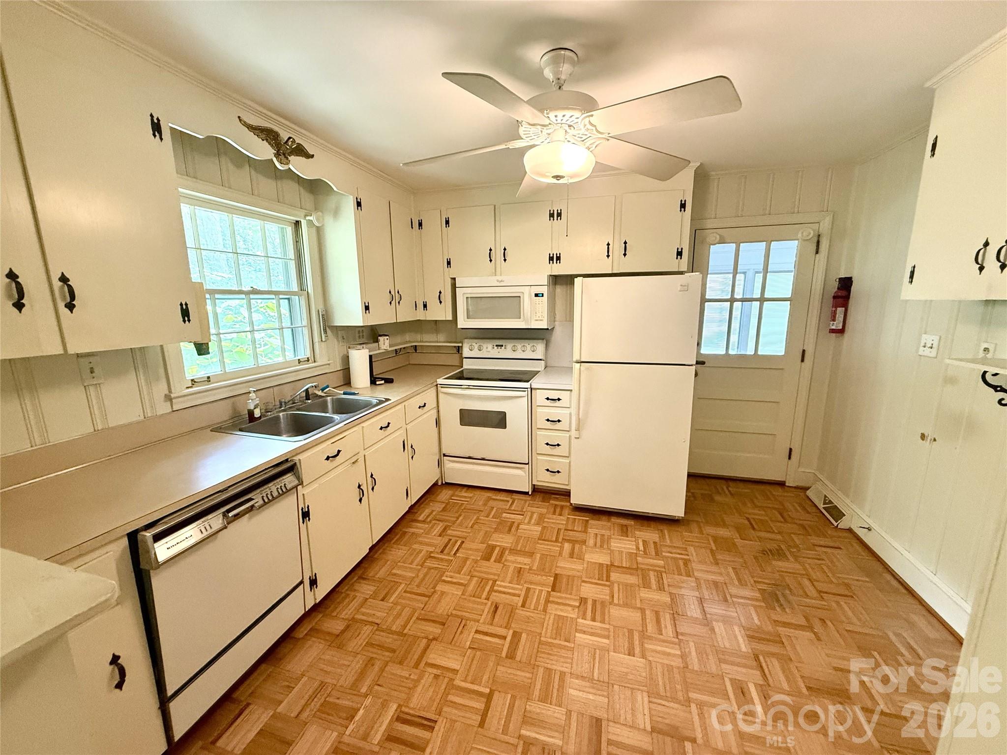 821 Burnley Road Charlotte, NC 28210 - Photo 14 of 21 Gallery Image 14