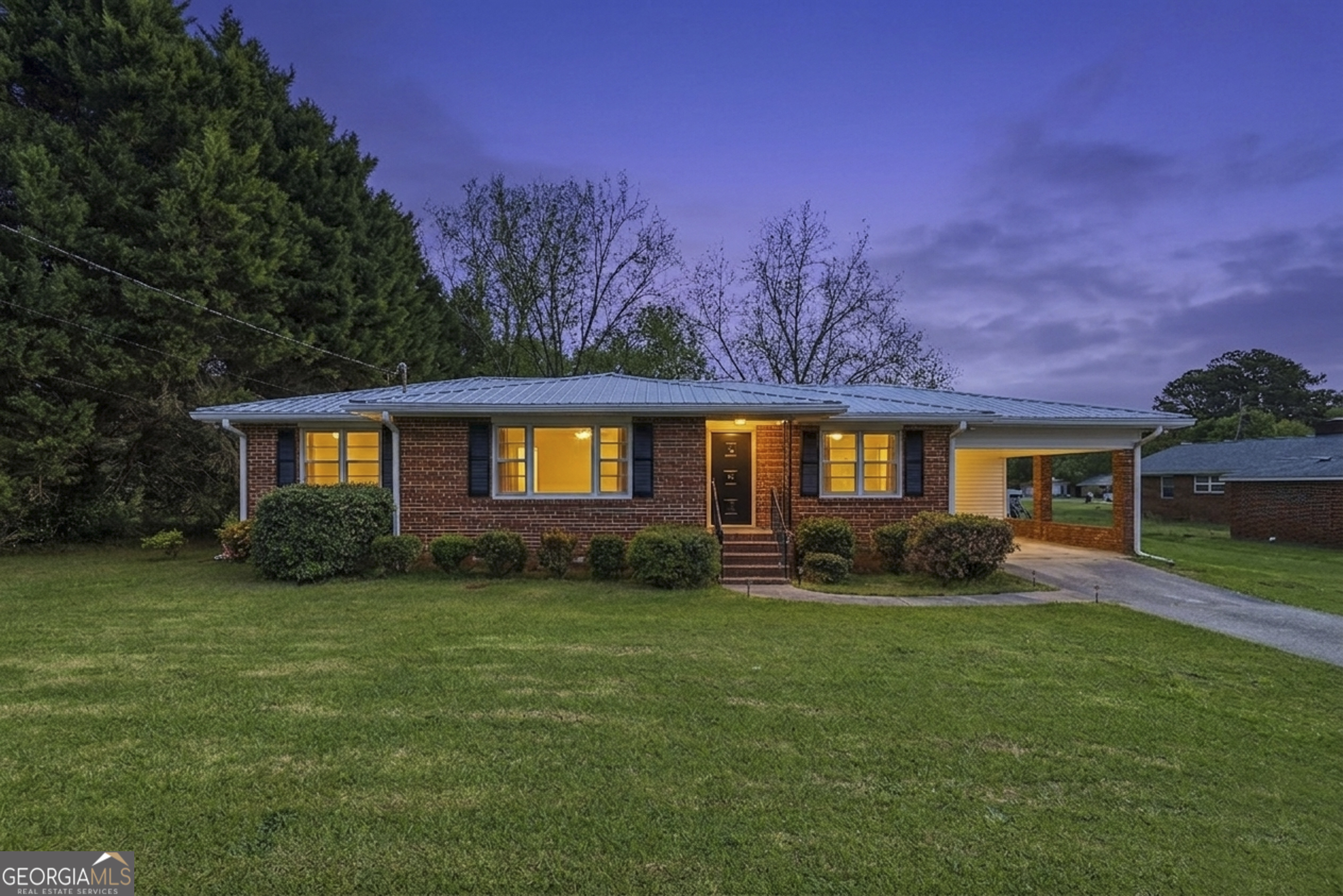 93 Carlton Avenue Union Point, GA 30669 - Photo 1 of 48