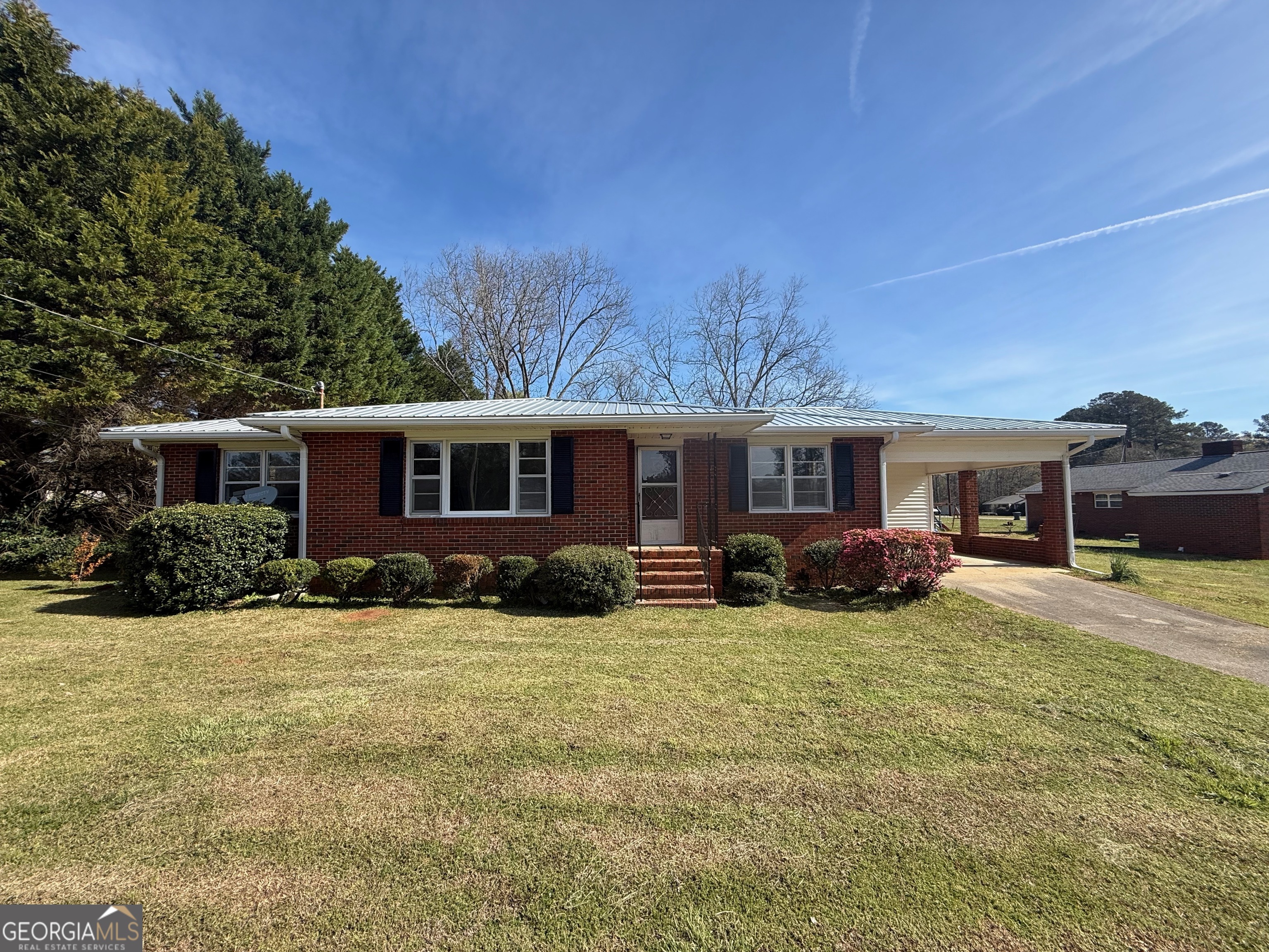 93 Carlton Avenue Union Point, GA 30669 - Photo 2 of 48