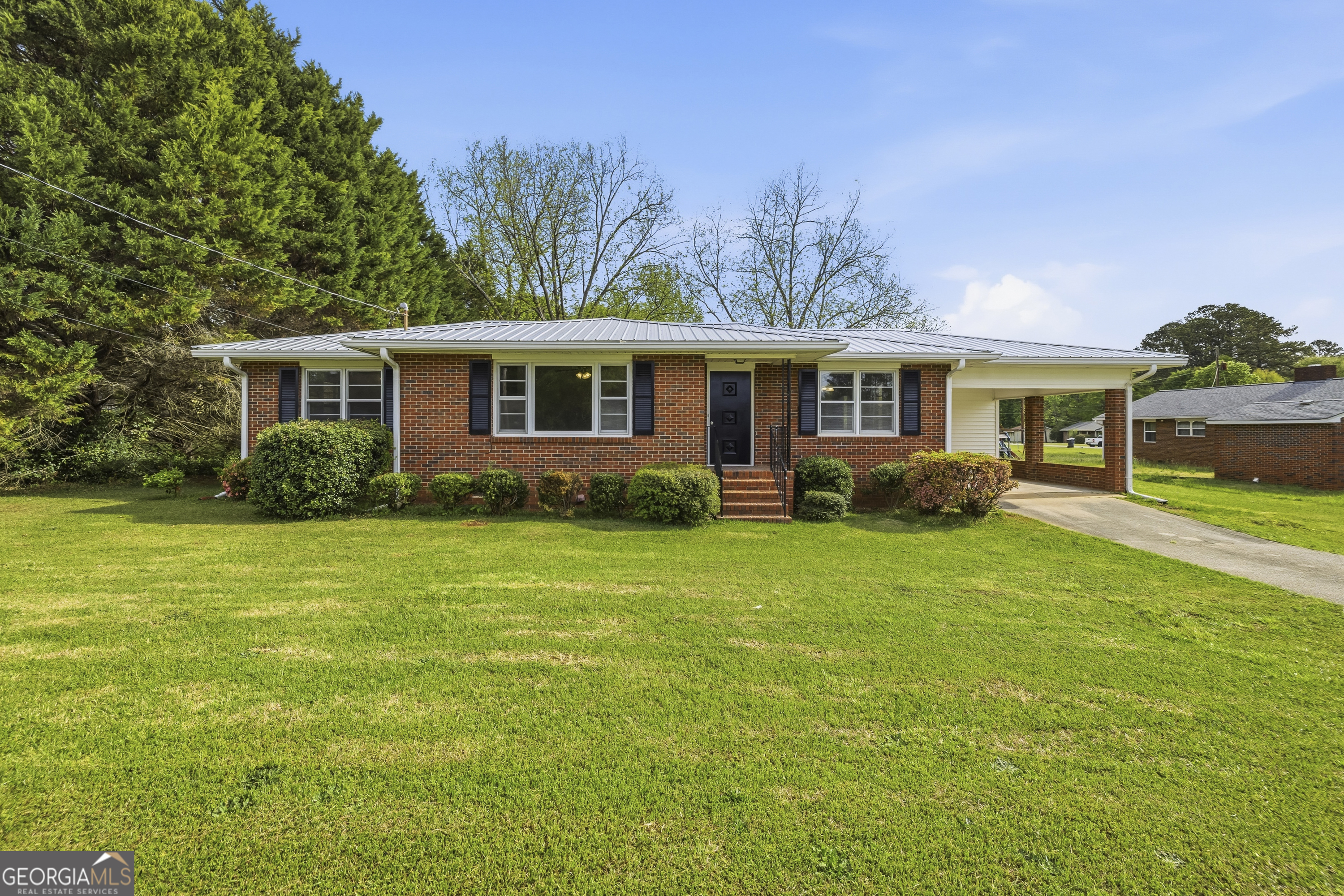 93 Carlton Avenue Union Point, GA 30669 - Photo 4 of 44