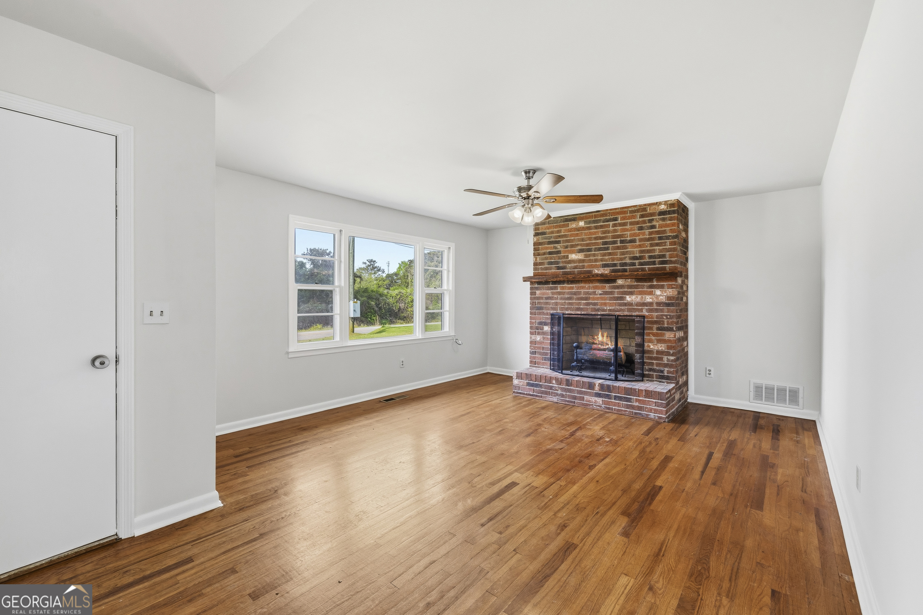 93 Carlton Avenue Union Point, GA 30669 - Photo 7 of 44