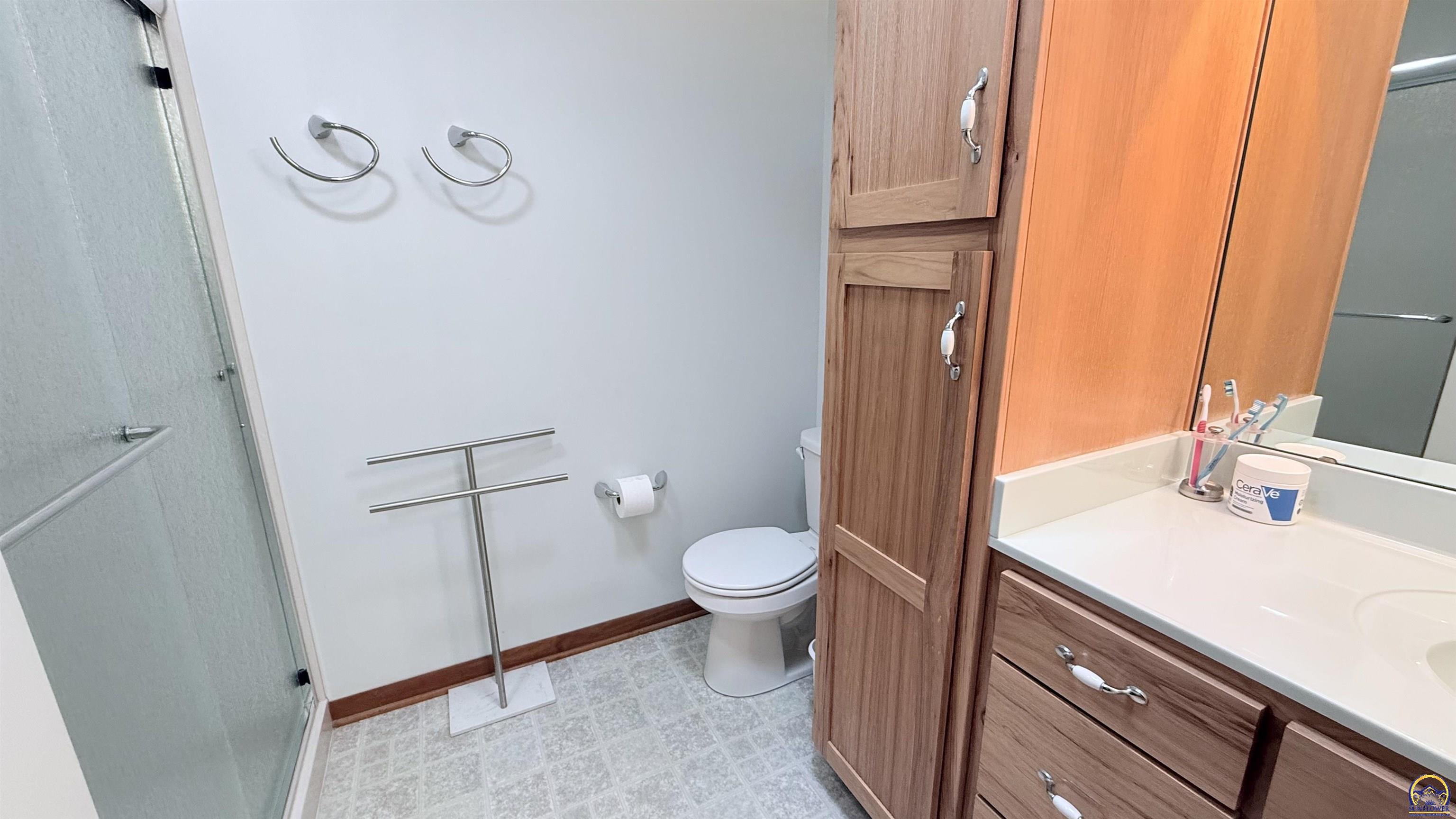 2606 Southwest 9th Street Topeka, KS 66606 - Photo 14 of 26