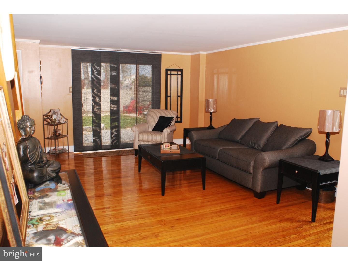2811 Shipley Road Philadelphia, PA 19152 - Photo 3 of 12 Living Room