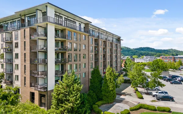 $699,000 | 200 Manufacturers Road, Unit 203, Chattanooga, TN 37405