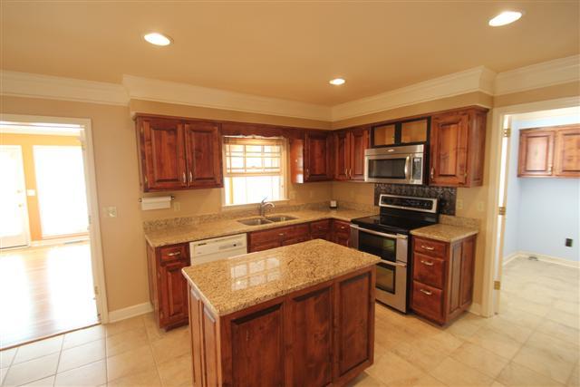 338 Short Springs Road Tullahoma, TN 37388 - Photo 3 of 20 Kitchen with Granite tops