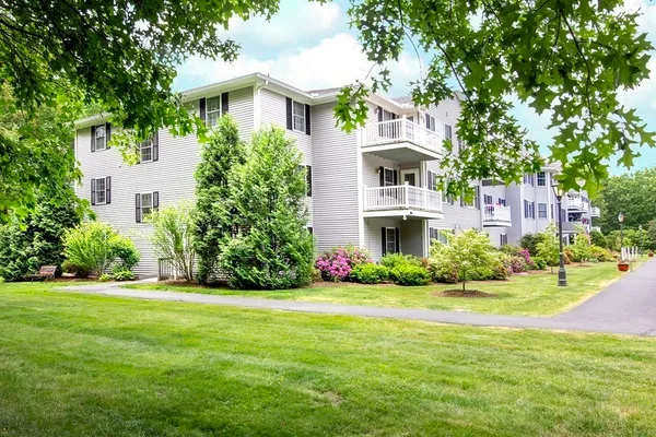 $287,500 | 23 Greenleaves Drive, Unit 107, Amherst, MA 01002