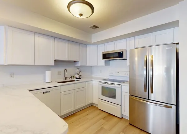 $287,500 | 23 Greenleaves Drive, Unit 107, Amherst, MA 01002