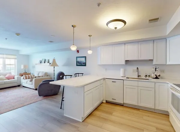 $287,500 | 23 Greenleaves Drive, Unit 107, Amherst, MA 01002