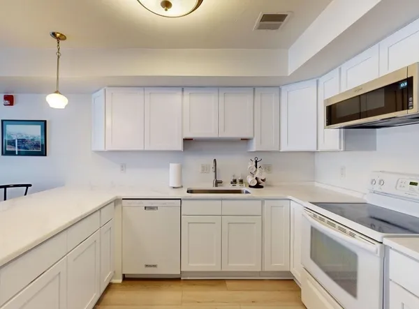 $287,500 | 23 Greenleaves Drive, Unit 107, Amherst, MA 01002
