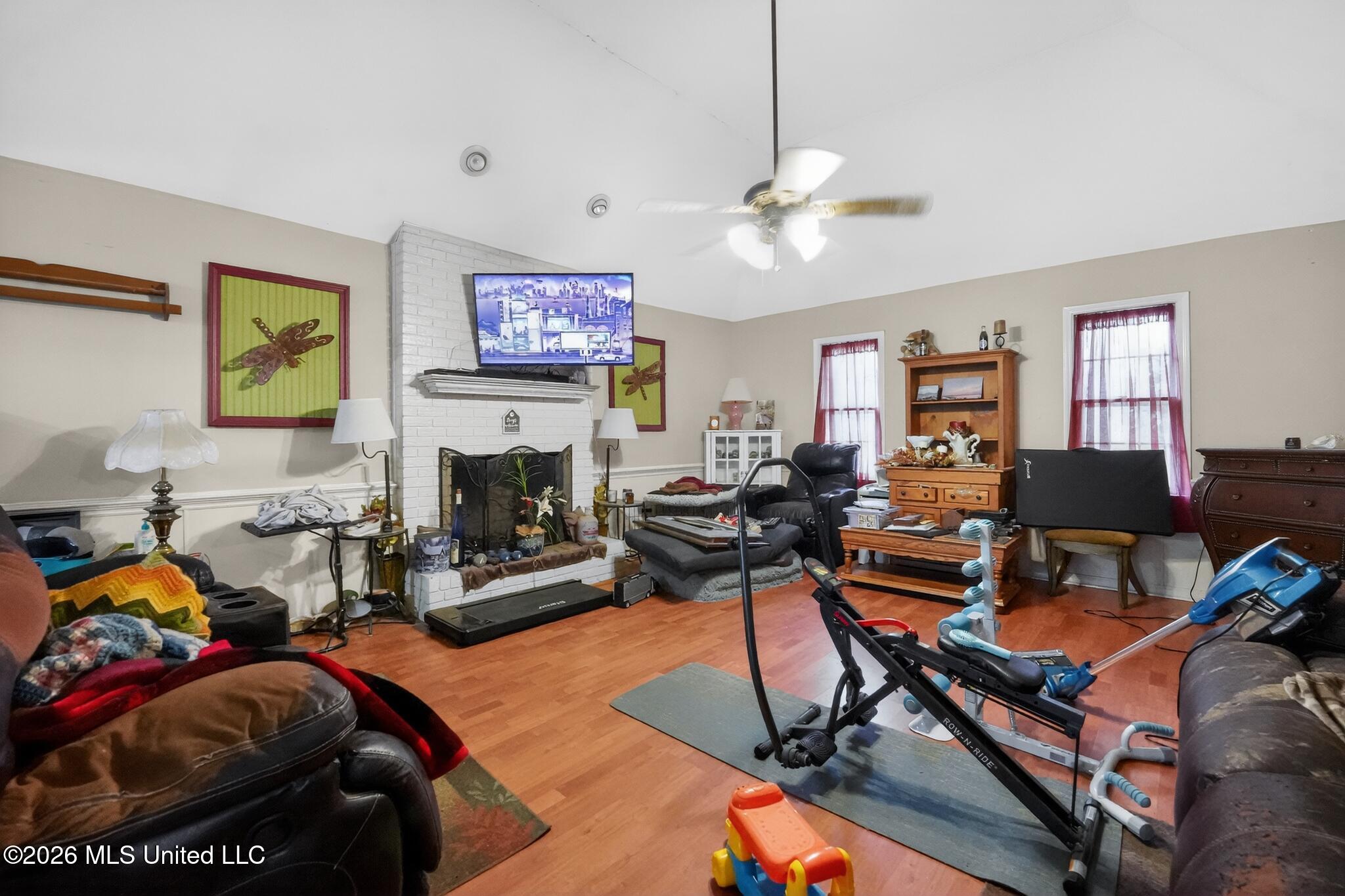 318 Longmeadow Court Ridgeland, MS 39157 - Photo 9 of 22 09_318_Longmeadow_Dr-Living_room-8213