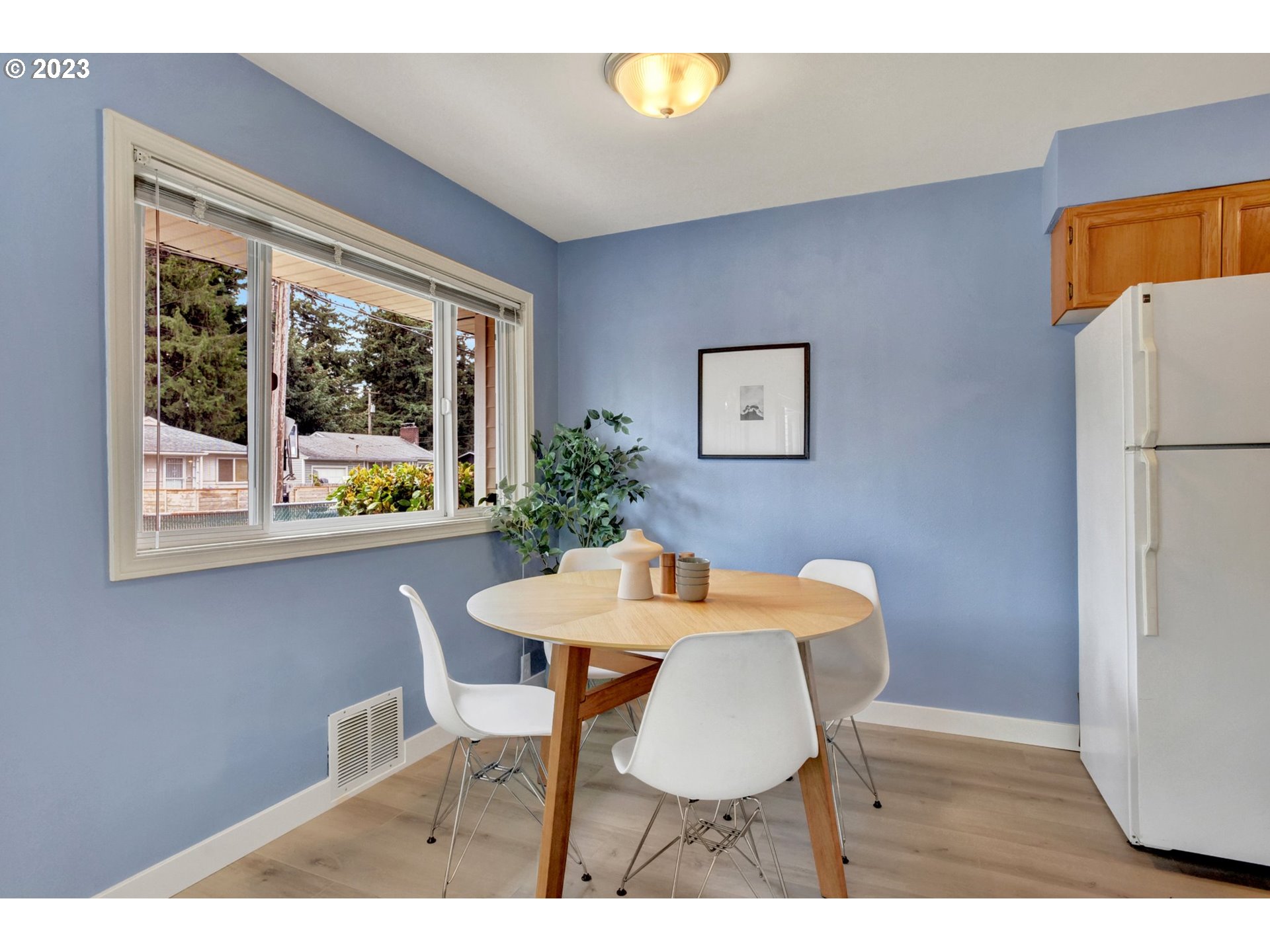 8625 Northeast Thompson Street Portland, OR 97220 - Photo 6 of 20 Dining Room