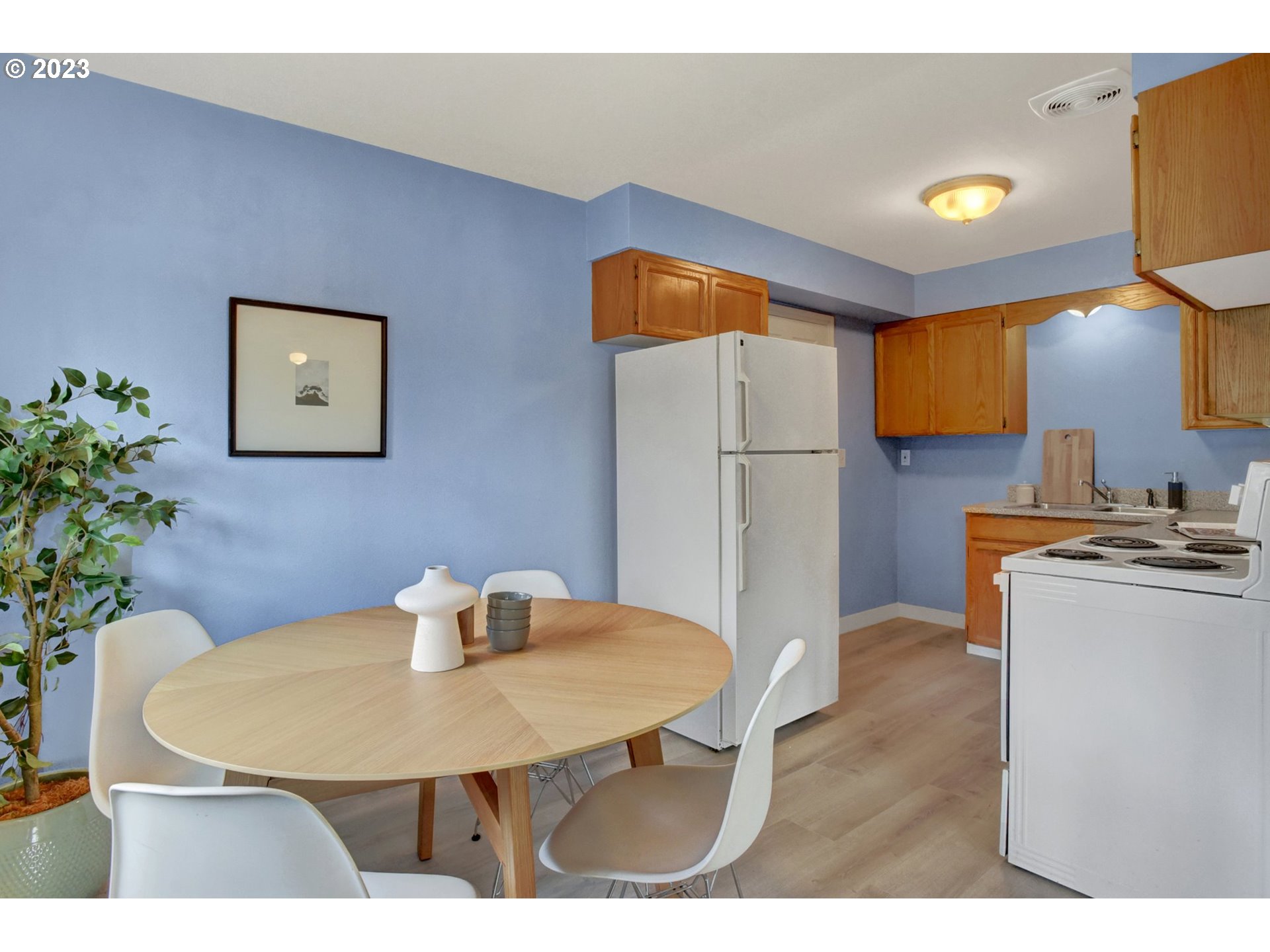 8625 Northeast Thompson Street Portland, OR 97220 - Photo 7 of 20 Kitchen/Dining Room