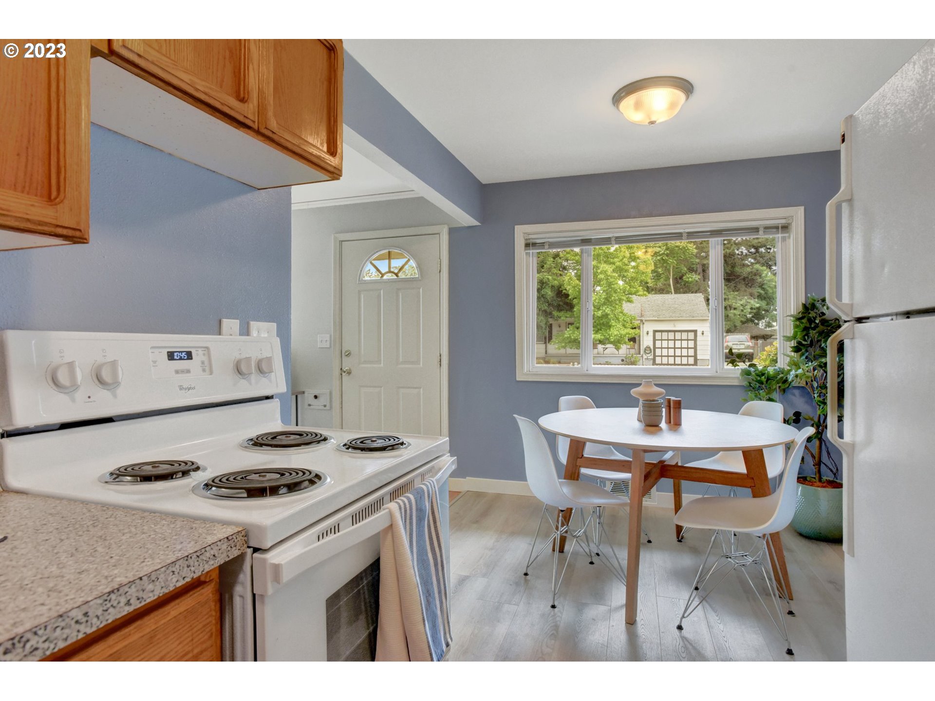 8625 Northeast Thompson Street Portland, OR 97220 - Photo 8 of 20 Kitchen/Dining Room