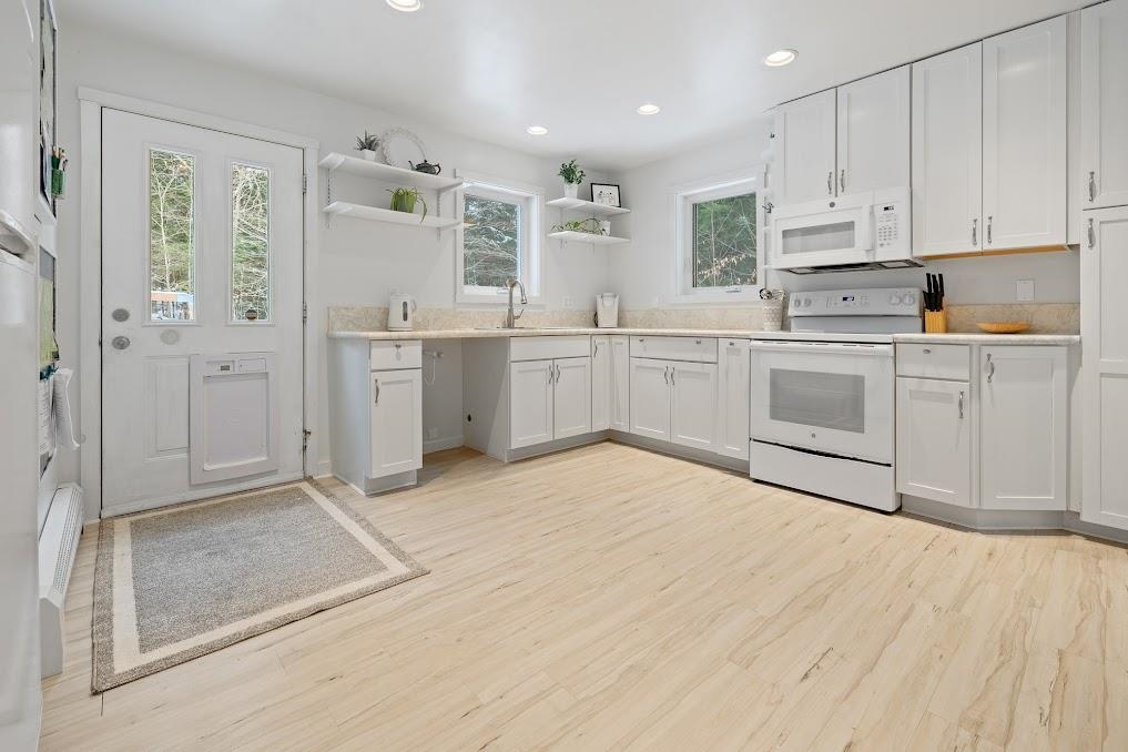 259 Jay Hill Road Hartford, VT 05001 - Photo 5 of 32