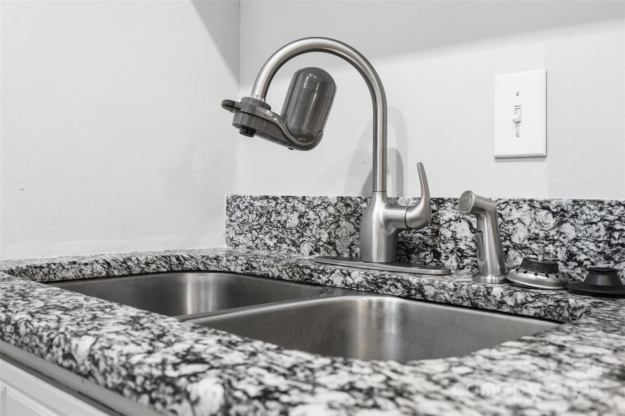 4739 Hedgemore Drive, Unit O Charlotte, NC 28209 - Photo 11 of 25 a bathroom with a bathtub and mirror