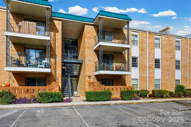 $285,000 | 4739 Hedgemore Drive, Unit O, Charlotte, NC 28209