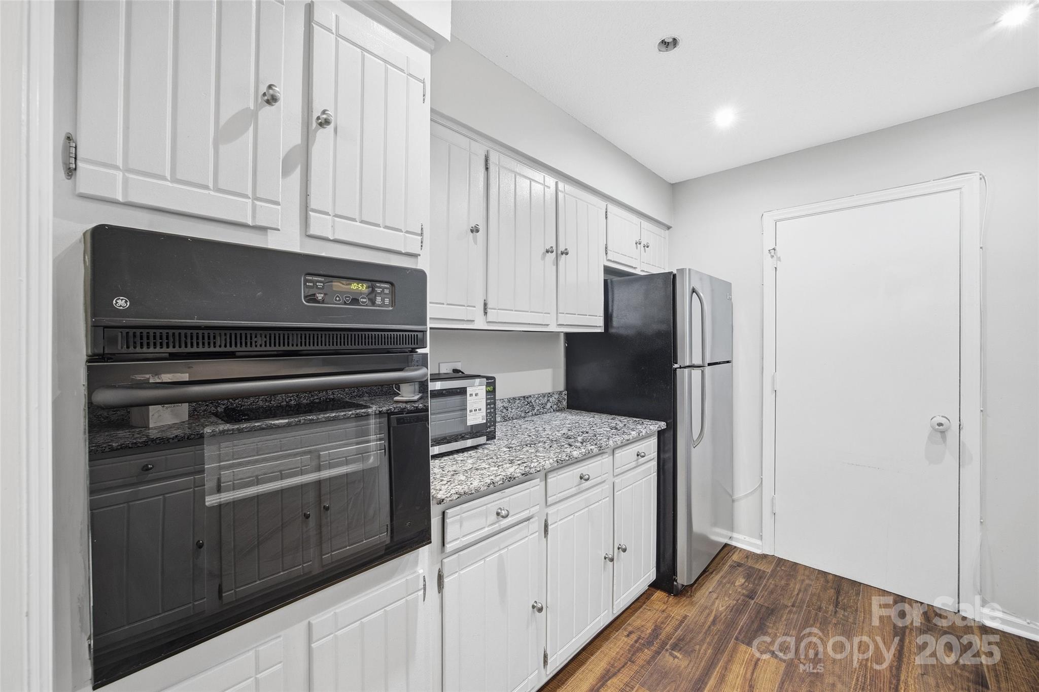 4739 Hedgemore Drive, Unit O Charlotte, NC 28209 - Photo 9 of 25 a kitchen with a sink stove and refrigerator