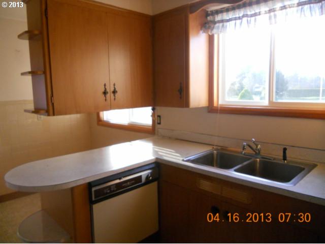 7105 Vaughn Road Tillamook, OR 97141 - Photo 12 of 16 Kitchen