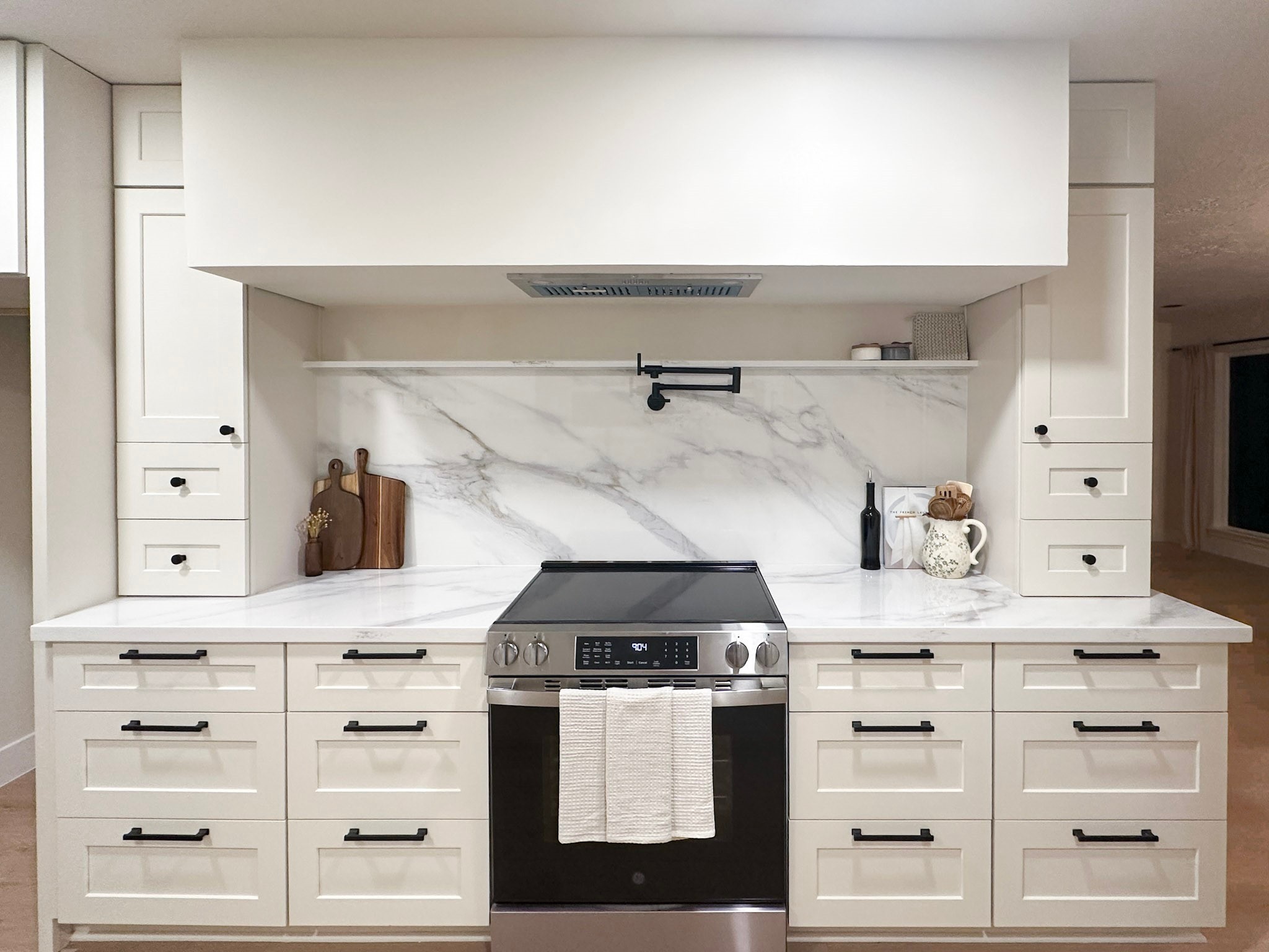 27286 Jimmy Lane Conroe, TX 77385 - Photo 13 of 50 This beautifully transformed kitchen offers everything a chef could want — a pot filler, soft-closing cabinets and drawers, and ample prep space to cook!