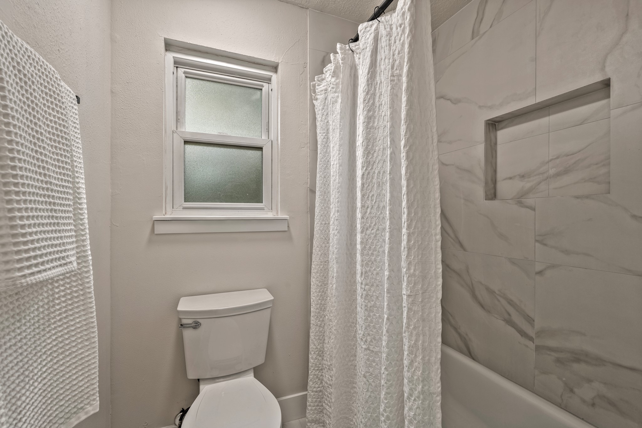 27286 Jimmy Lane Conroe, TX 77385 - Photo 33 of 50 Full secondary bathroom upstairs with updated shower!