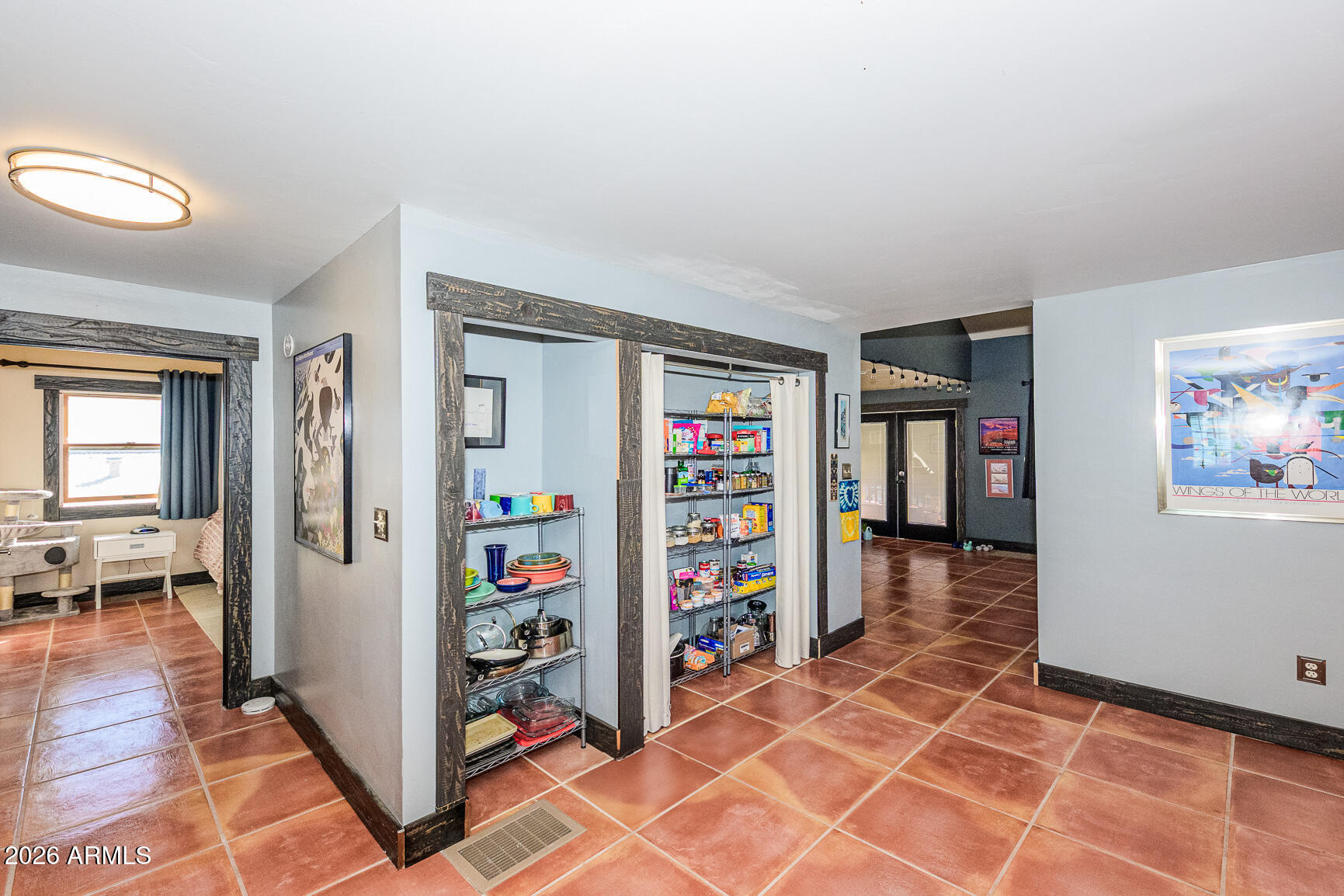 17 G Laundry Hill Road Bisbee, AZ 85603 - Photo 10 of 48 a view of a livingroom with shelves