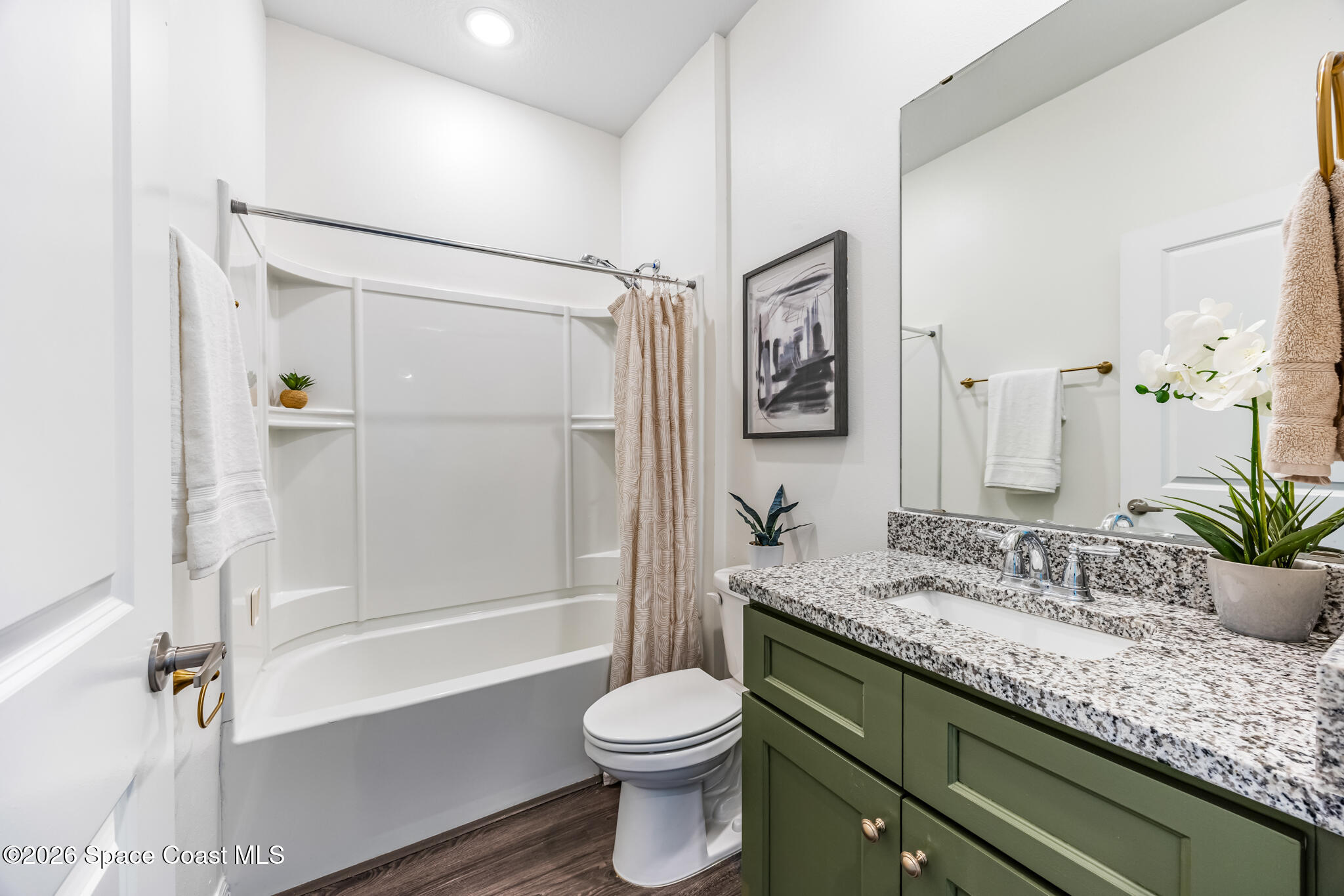 209 Wendover Road Southwest Palm Bay, FL 32908 - Photo 21 of 32 Guest Bath