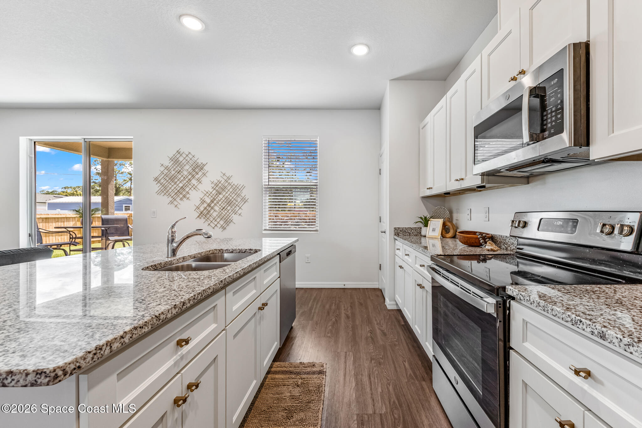 209 Wendover Road Southwest Palm Bay, FL 32908 - Photo 8 of 32 Kitchen